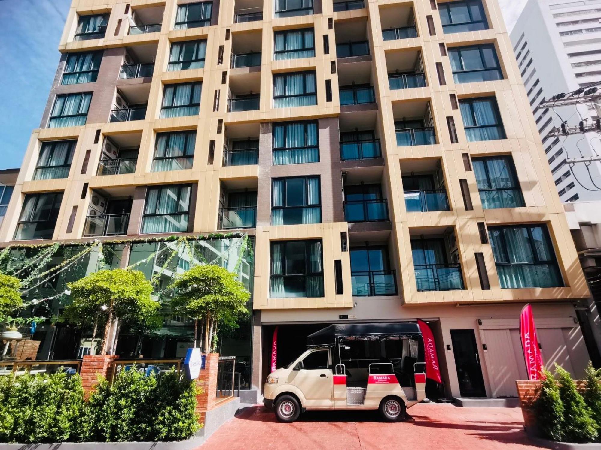 מלון דירות Ramada By Wyndham Ekamai Residences 3*