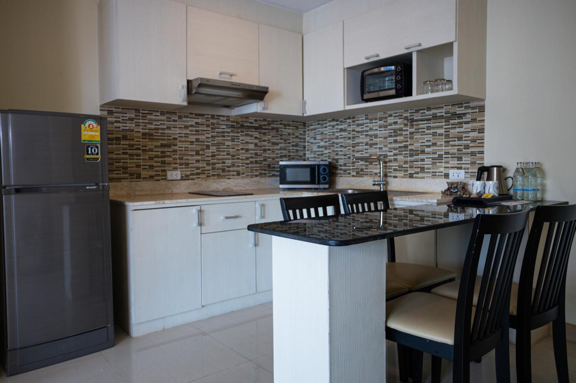 Ramada By Wyndham Ekamai Residences מלון דירות
