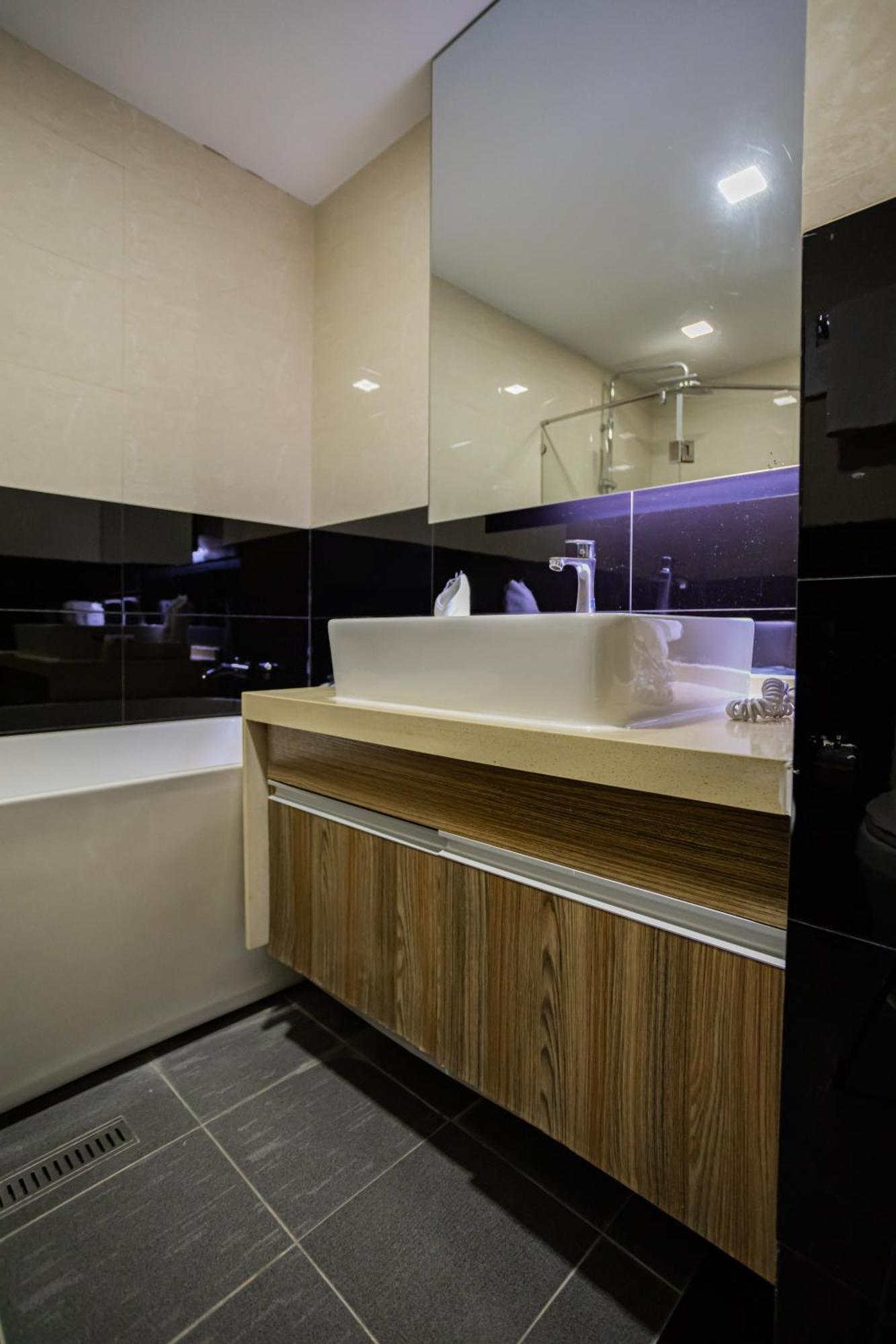 Ramada By Wyndham Ekamai Residences מלון דירות