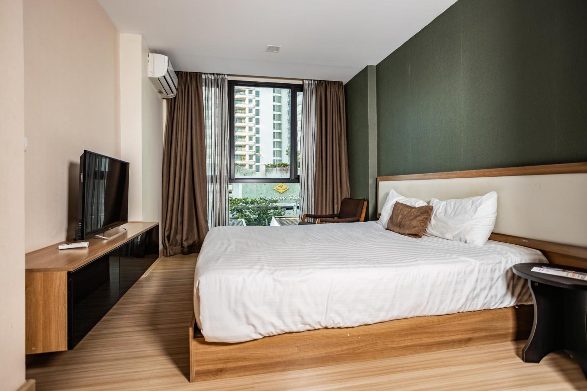 Ramada By Wyndham Ekamai Residences 3*